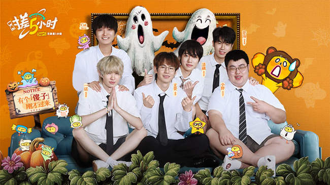 小男孩用可乐水瓶钓鱼，结果收获满满.